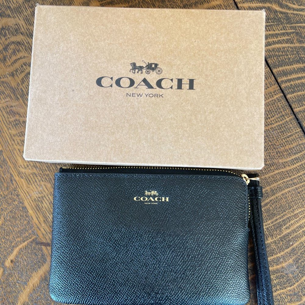 New with tags/box Coach Wristlet